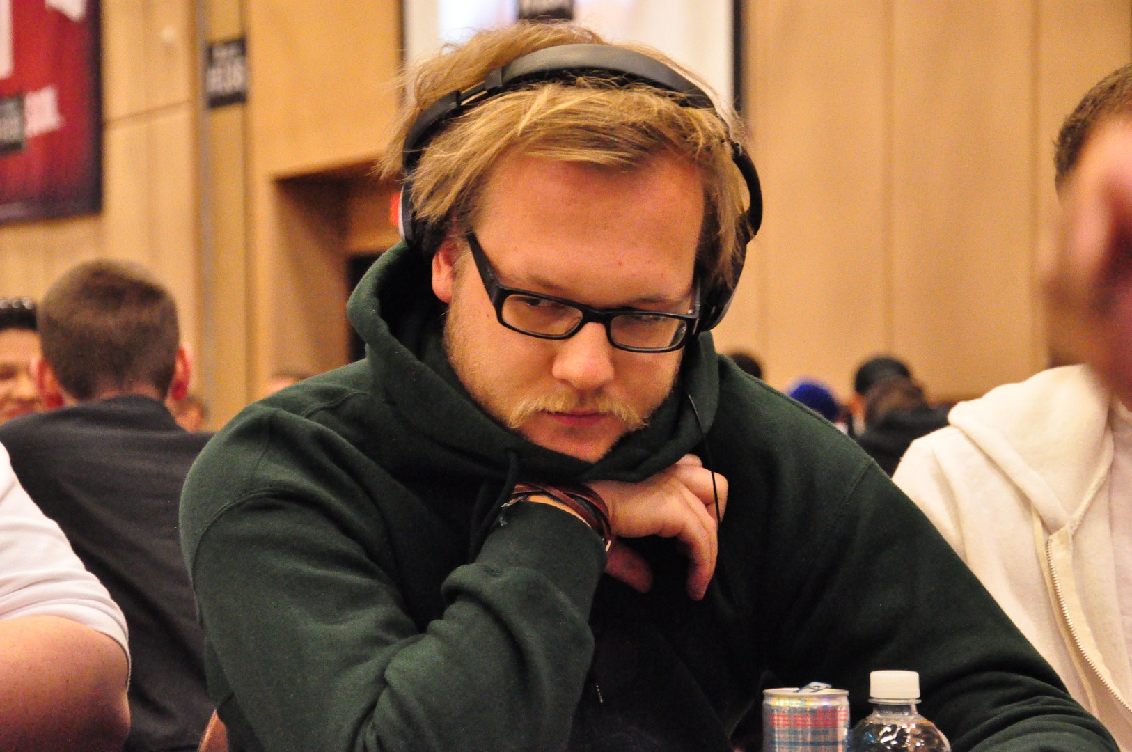 WSOP 2013 Event # 6: Andy Hwang führt beim Millionen-Event
