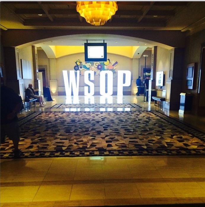 WSOP on Twitter: Von beleidigten und halbnackten Männern