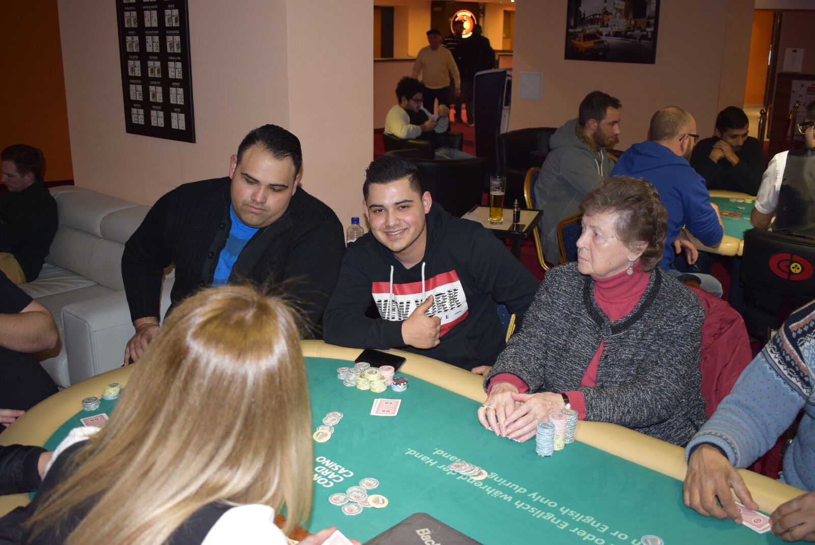 Deal entscheidet beim Monday Special im CCC Lugner City