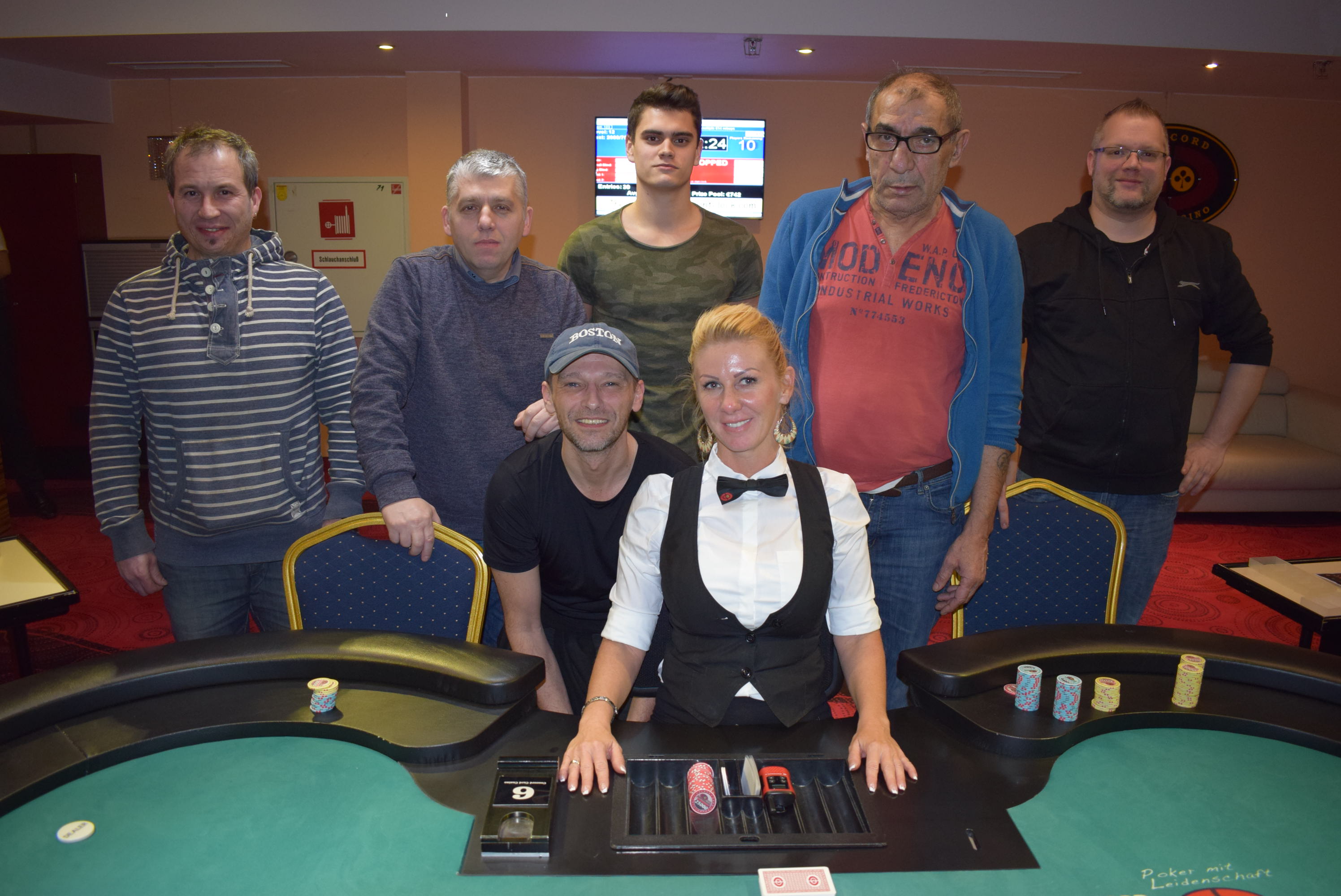 9-Way-Deal entscheidet Win-the-Button im CCC Lugner City