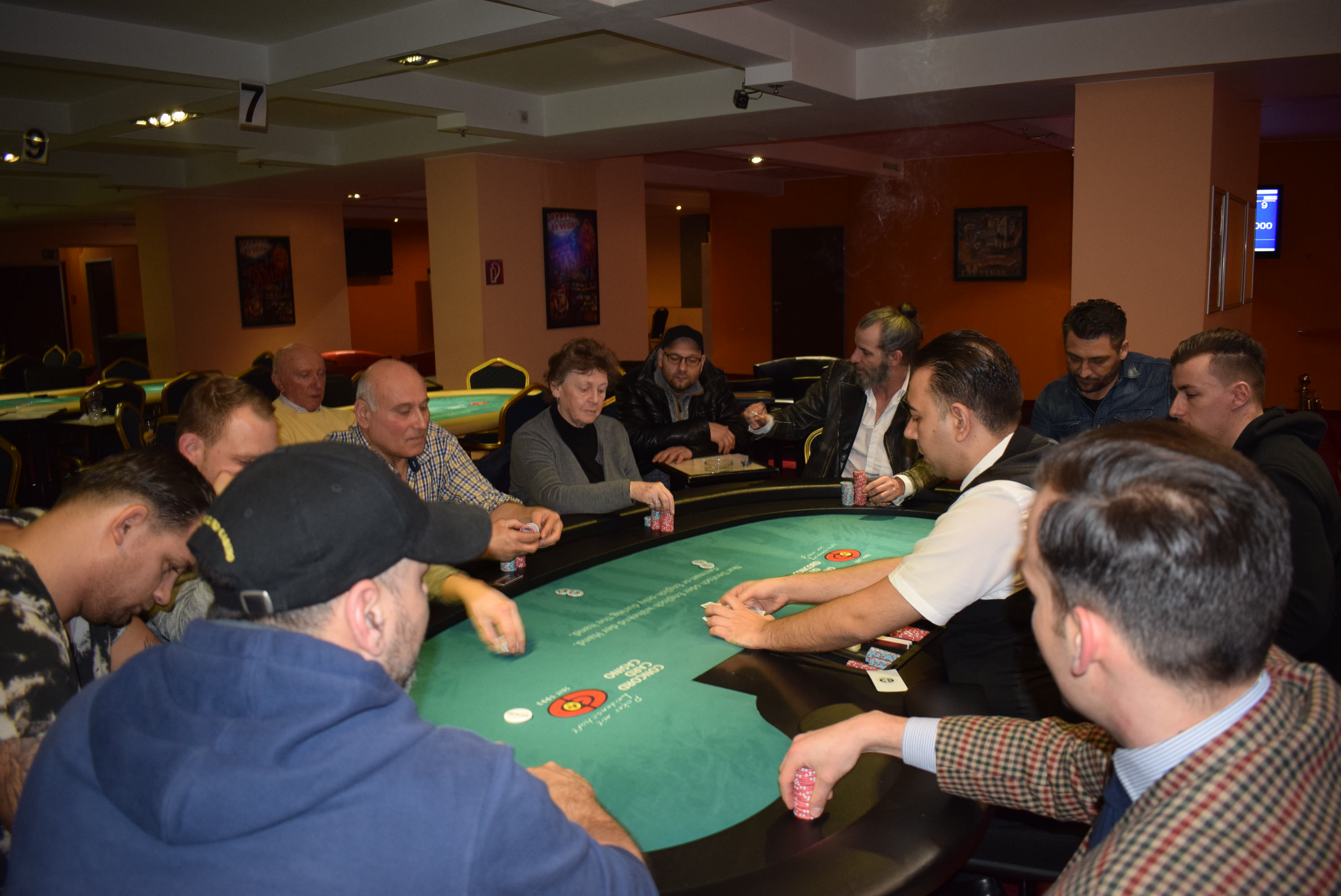 Essi siegt beim XXL Hold’em in der Lugner City