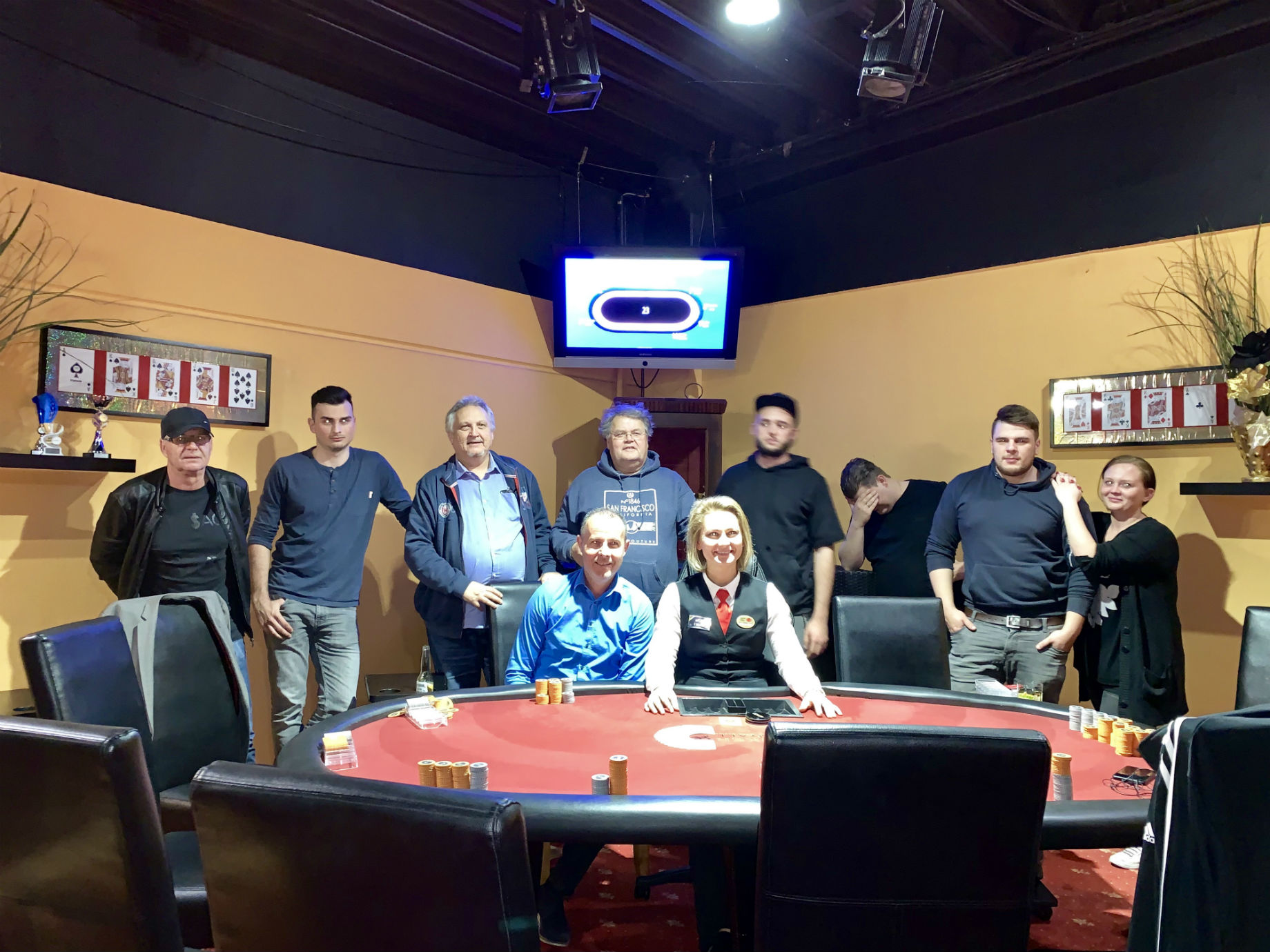 Teilung entscheidet das Maibaum Turnier im Poker Royale