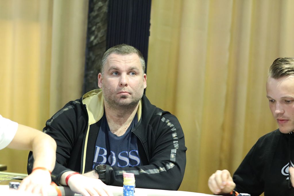 Banco Casino Bratislava: Vladimir Bednar führt zum Start beim Pokercode Main Event