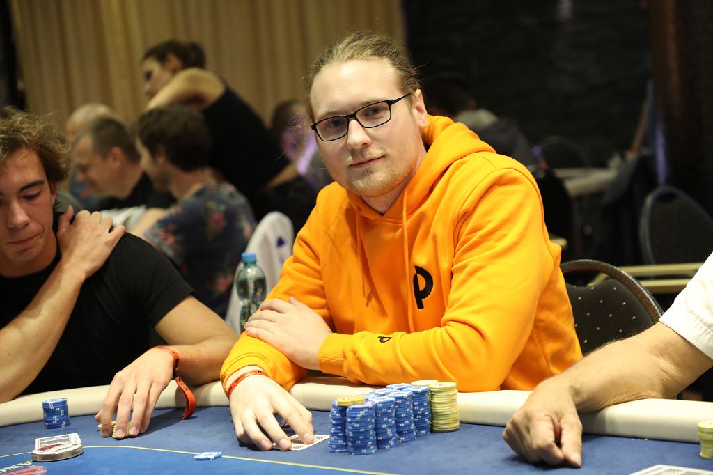 Banco Casino Bratislava: Alexander Baier läuft beim Pokercode Main Event heiß