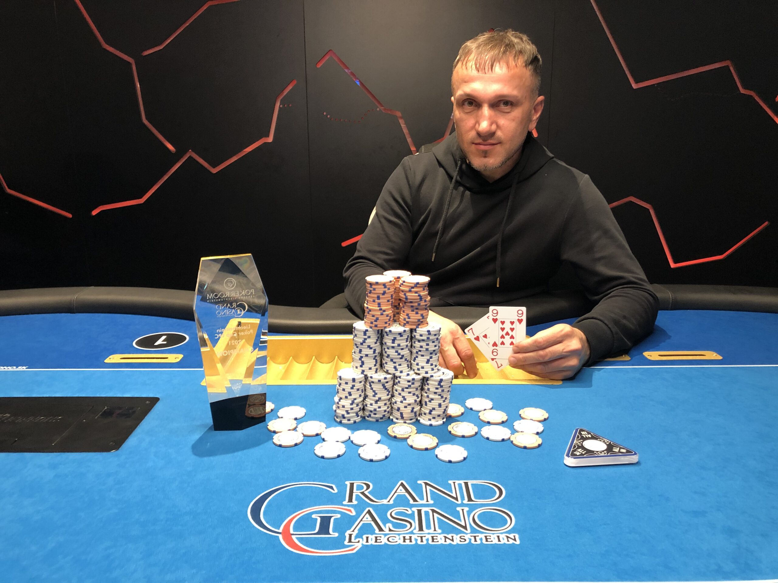 Grand Casino Liechtenstein: 5-Way Deal bringt Dritan Kaleci den Sieg beim Liechtenstein Poker Cup