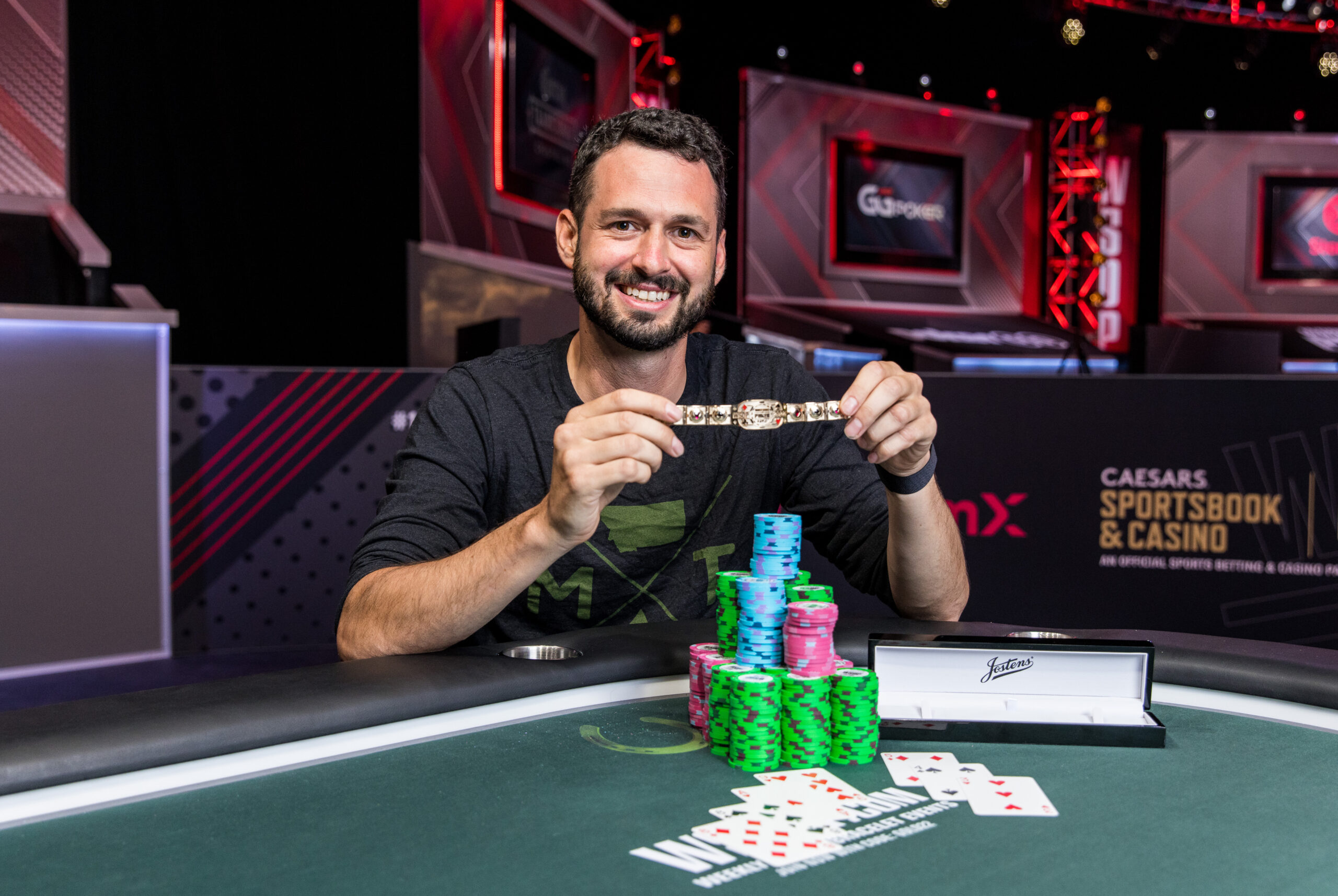 WSOP 2022 #09: Alex Livingston schnappt sich das Stud Bracelet