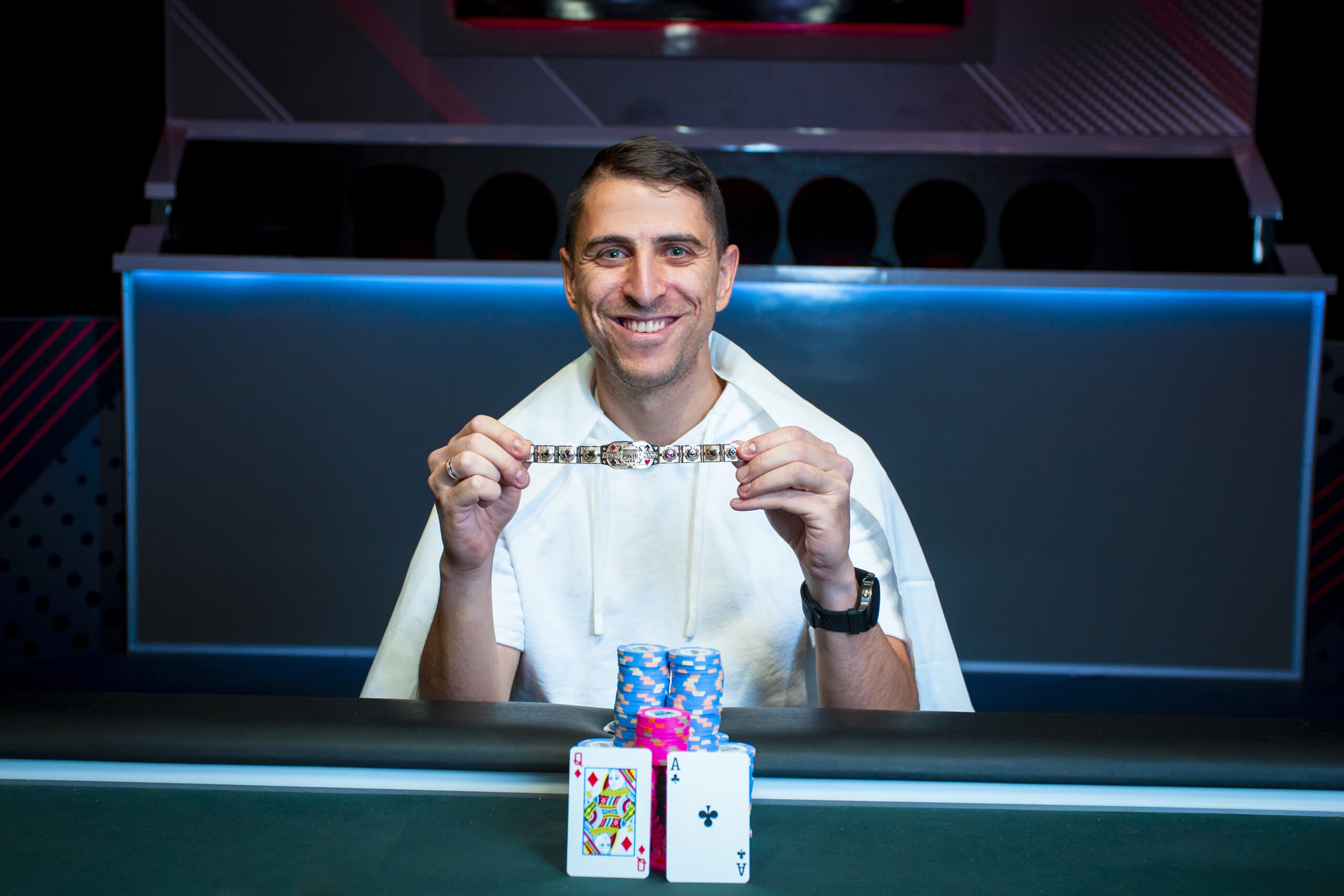 WSOP 2022 #49: Simeon Spasov stürmt zum 2k NLH Bracelet