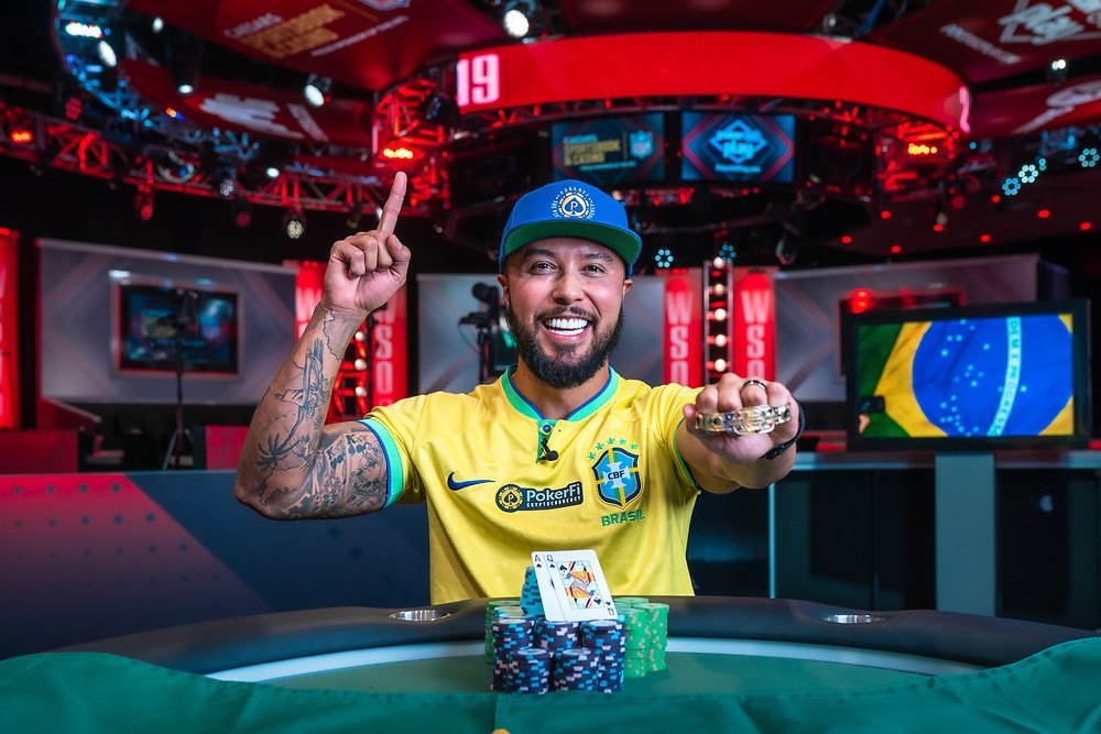 WSOP 2023: Doppelter Bracelet Jubel für Rafael Reis im $1.500 6-Max