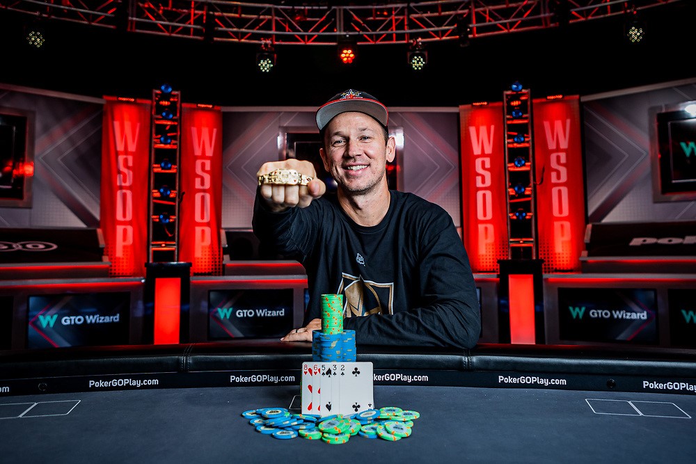 WSOP 2023: John Monnette kämpft sich zum Limit 2-7 Lowball Bracelet