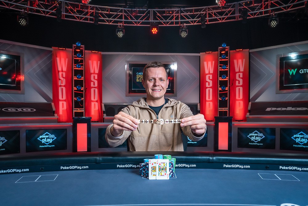 WSOP 2023: Mark Ioli holt das $3k NLH 6-handed Bracelet