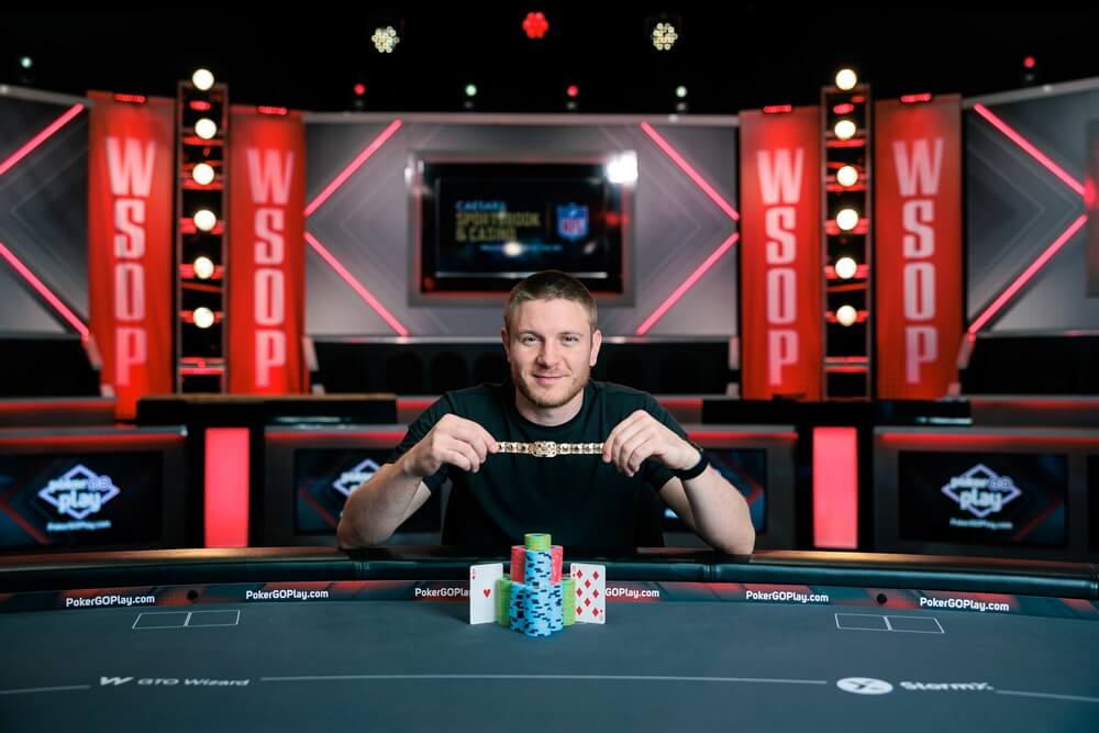 WSOP 2023: Sam Soverel gewinnt $393.516 im Online-Live Hybrid