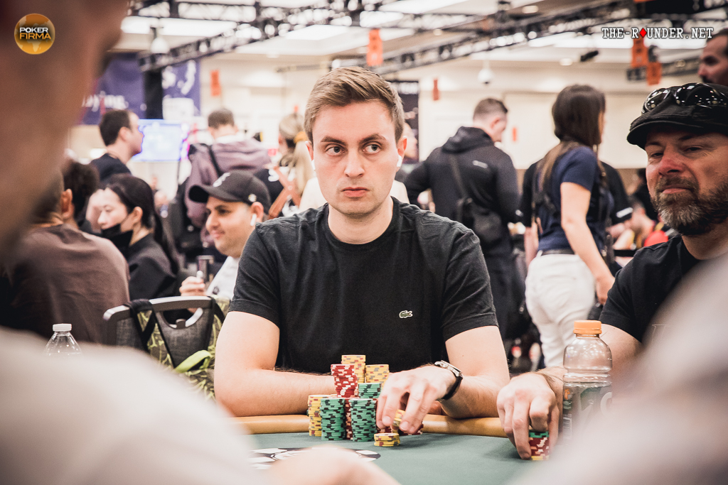 WSOP: Leonard Maue und Alex Tkatschew weiter top beim Main Event