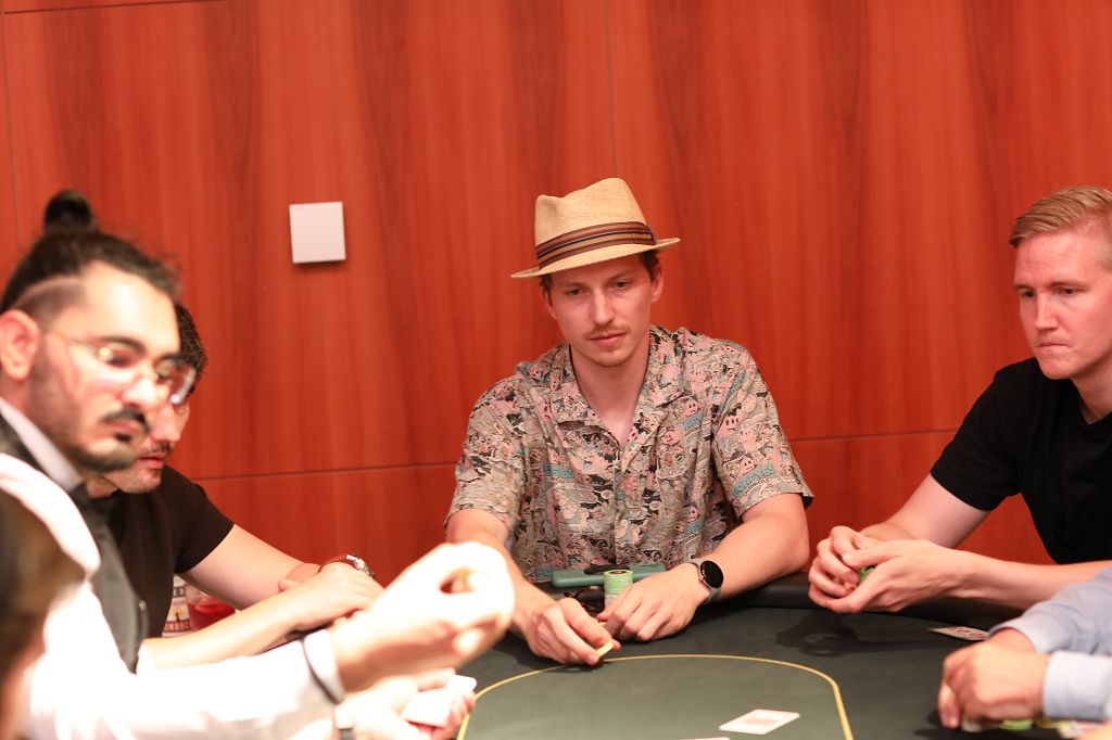Poker EM 2024: Matthias Habernig führt beim Main Event