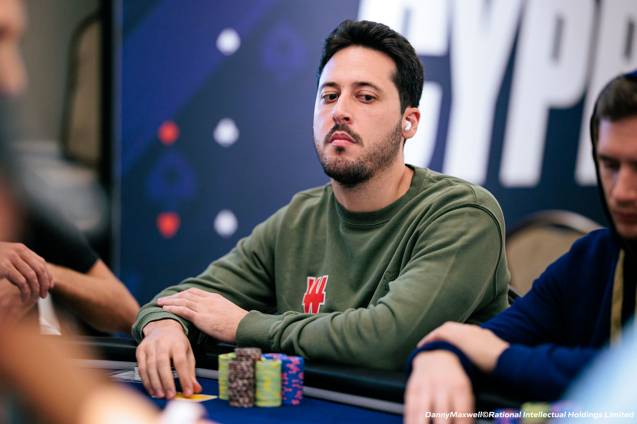 EPT Zypern: Adrian Mateos führt am Super High Roller Final Table