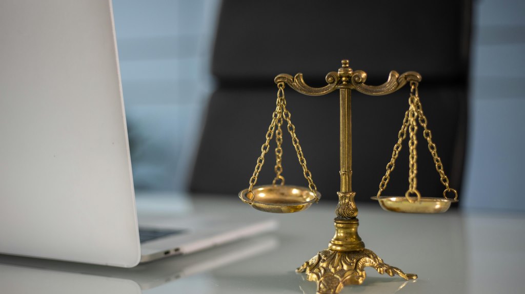 Kritik an Justiz und Regierung