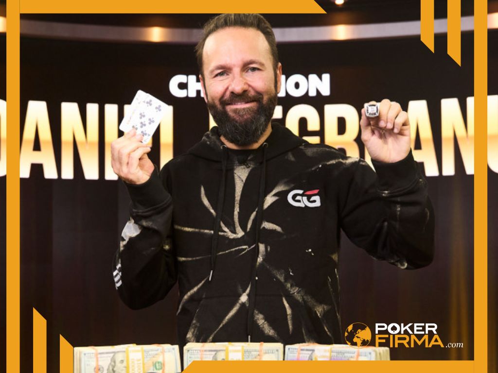 Daniel Negreanu vor Geldstapel.
