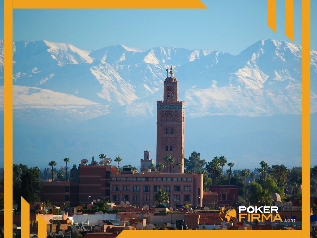 Blick auf Marrakesch und das Atlas-Gebirge.