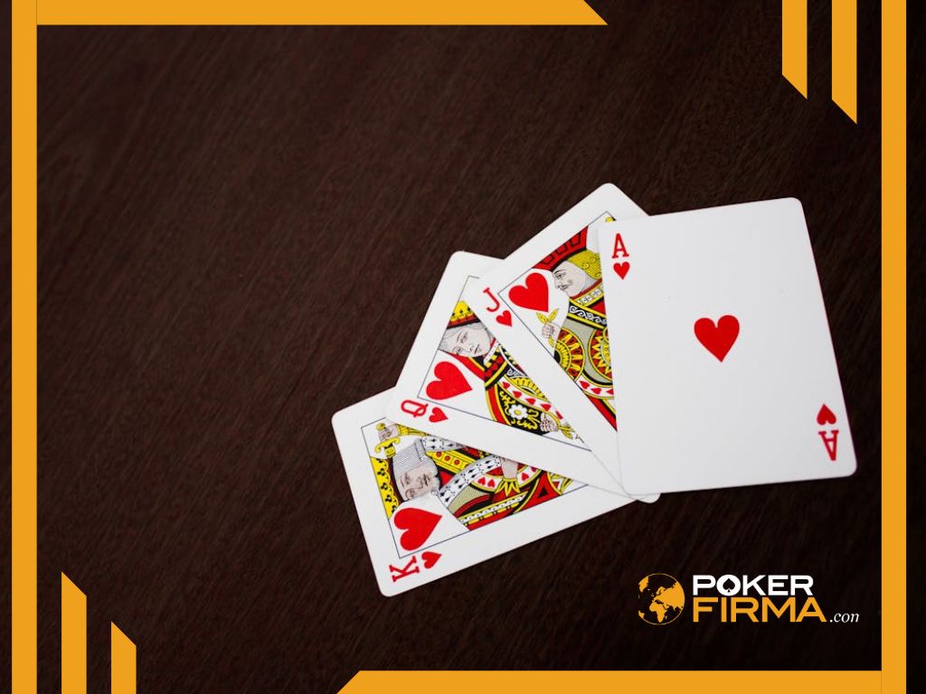 Pokerkarten auf Tisch.