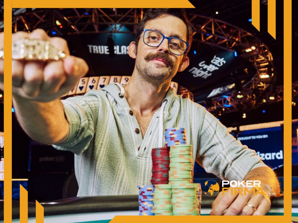 Mike Gorodinsky nach seinem Sieg bei der WSOP 2025.