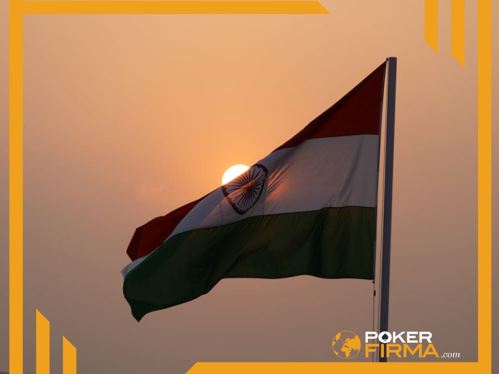 Flagge von Indien bei Sonnenuntergang