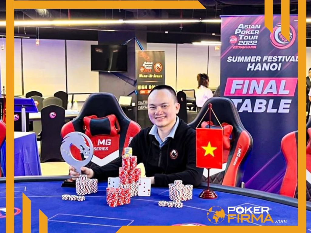 Dao Minh Phu am Pokertisch.