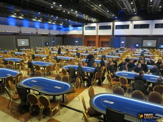 ept_prag_2012tische